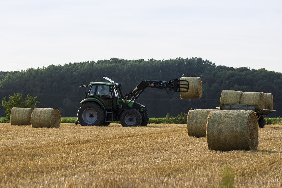 tractor and other farm noises that can cause hearing loss