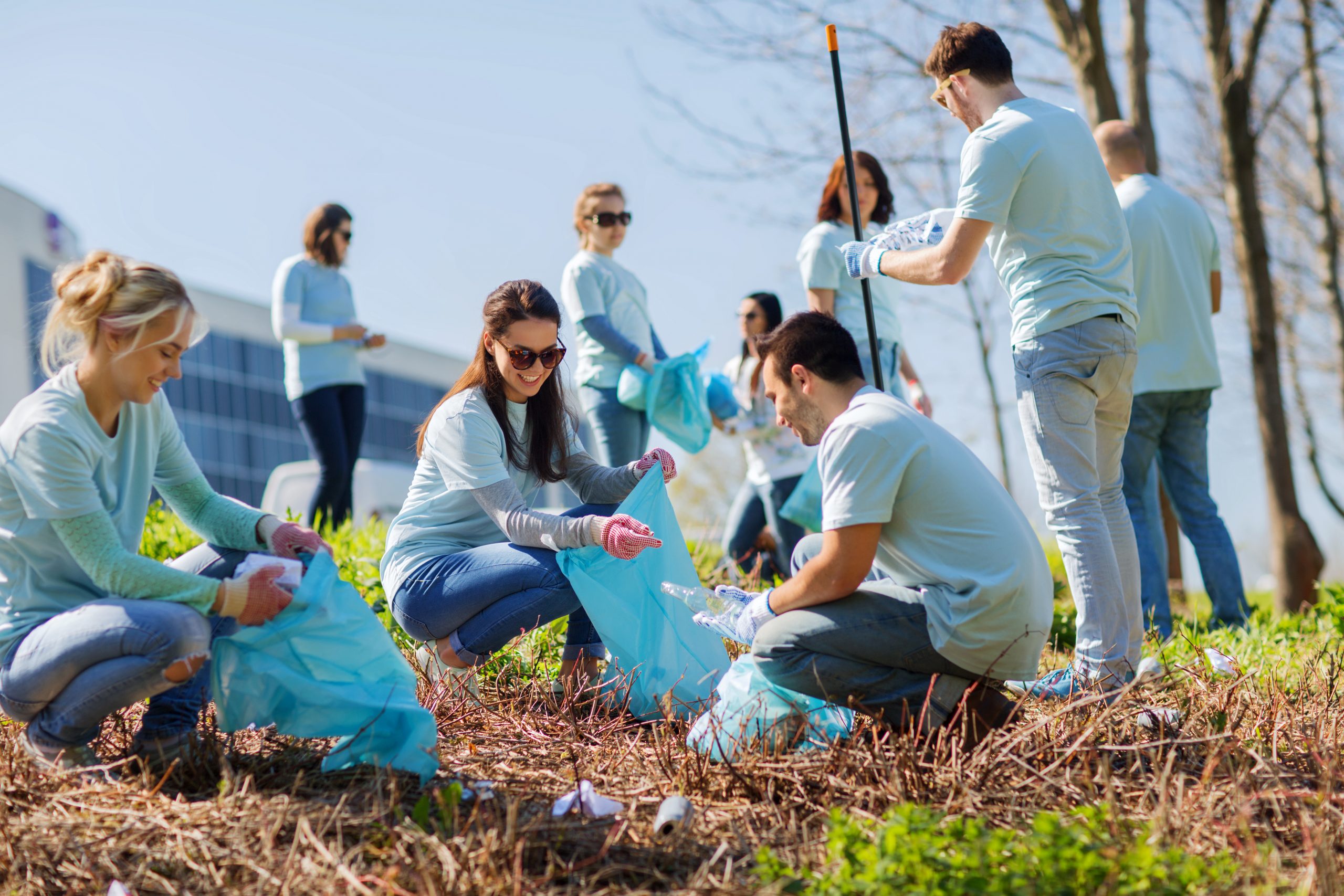 volunteers cleaning park