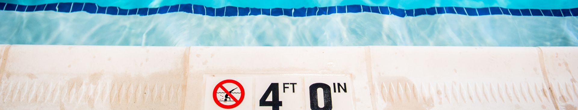 no diving pool sign