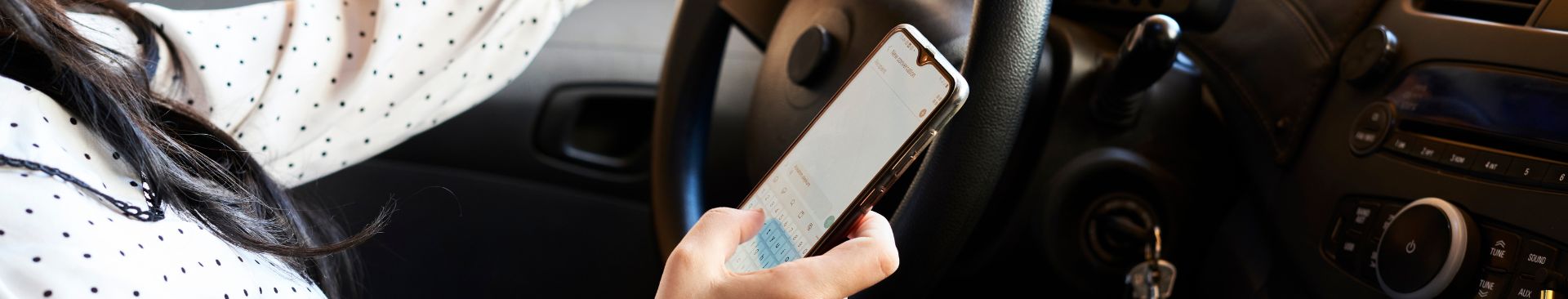 woman texting while driving